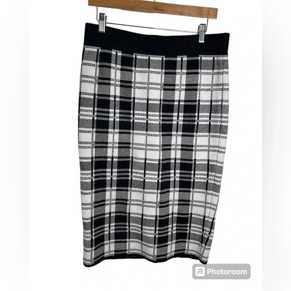Vince Camuto Plaid Black and White Midi Skirt Size Medium - Picture 3 of 5